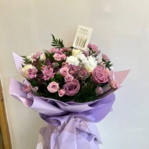 باقة ألوان الربيع - باقات ورد - باقات ورد طبيعي، باقات ورود طبيعية، باقة ورد طبيعي، باقة ورد فاخرة، باقة ورد ملون - صورة 1 - وردي غير