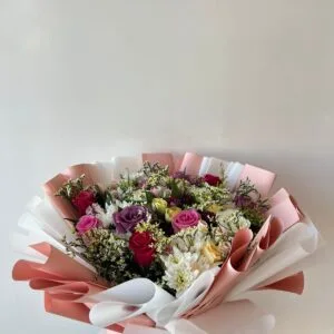 باقة ورد ملون - باقة ألوان الحياة - باقات ورد - باقات ورود طبيعية، باقة ورد جوري، باقة ورد طبيعي، باقة ورد فاخرة، باقة ورد ملون، هاند بوكيه ورد طبيعي - صورة 2 - وردي غير