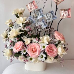 قاعدة الجمال - ورد وفازه - صورة 1 - وردي غير